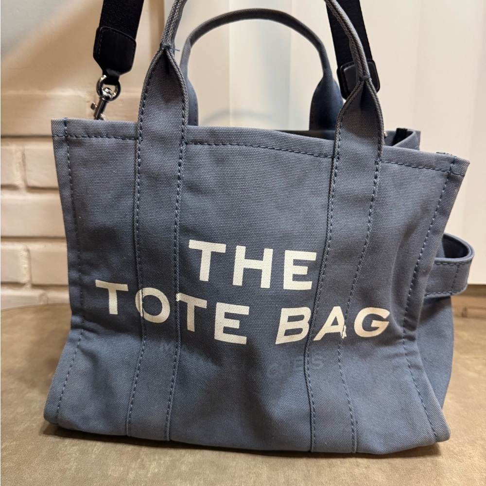 ✨ Marc Jacobs Medium Traveler Tote ✨ - Picture 2 of 7
